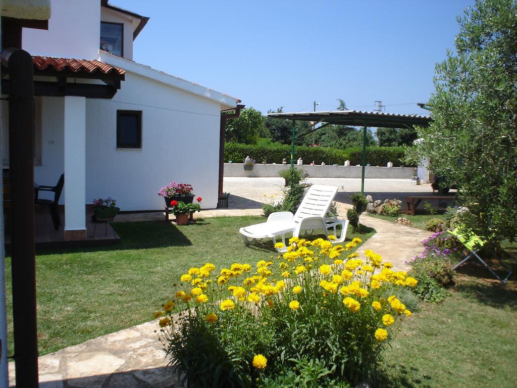 Nella Apartments Šišan Exteriör bild